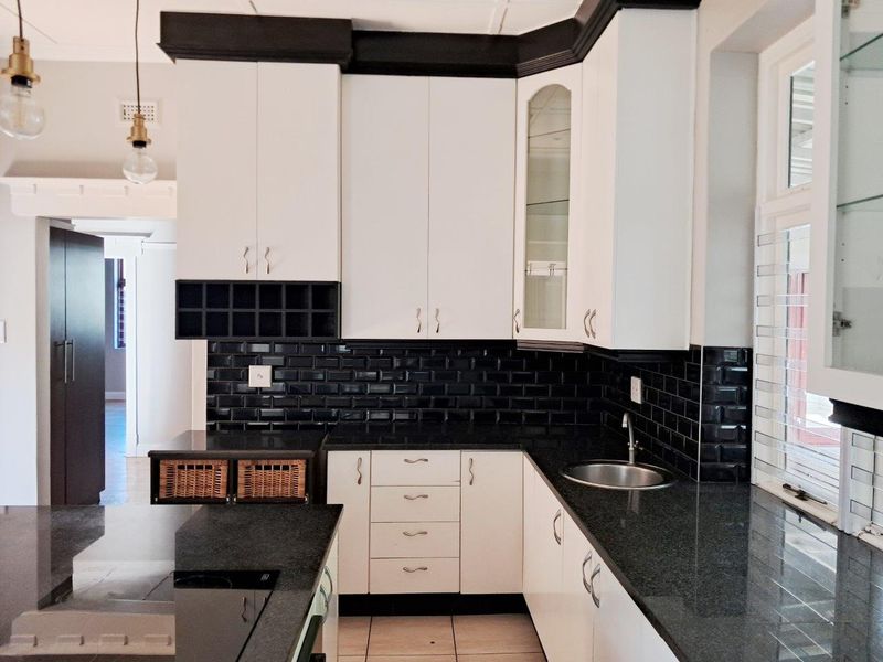 MILL PARK 4 BED 4 BATH HOUSE WITH DOUBLE GARAGE AND POOL FOR RENT - Photo 4