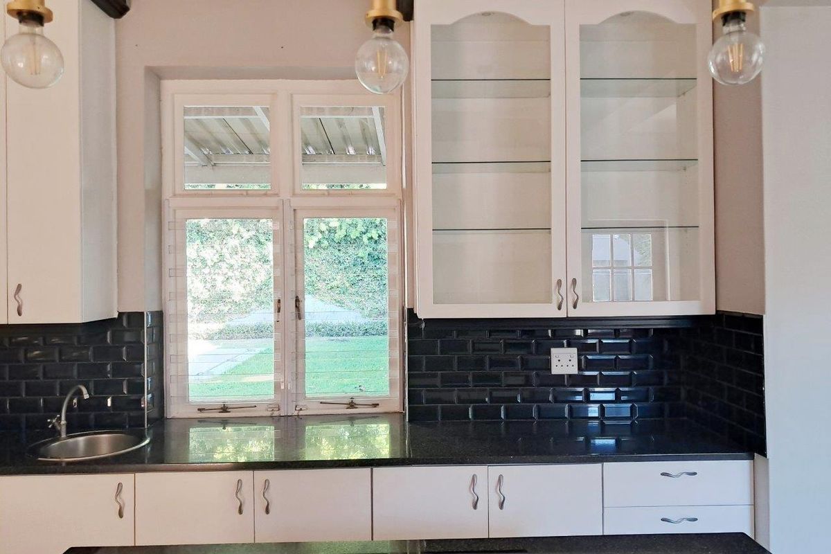 MILL PARK 4 BED 4 BATH HOUSE WITH DOUBLE GARAGE AND POOL FOR RENT - Photo 5