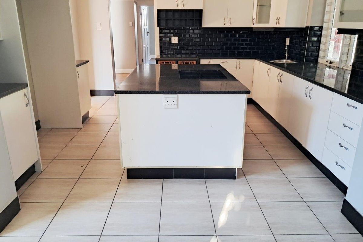 MILL PARK 4 BED 4 BATH HOUSE WITH DOUBLE GARAGE AND POOL FOR RENT - Photo 3