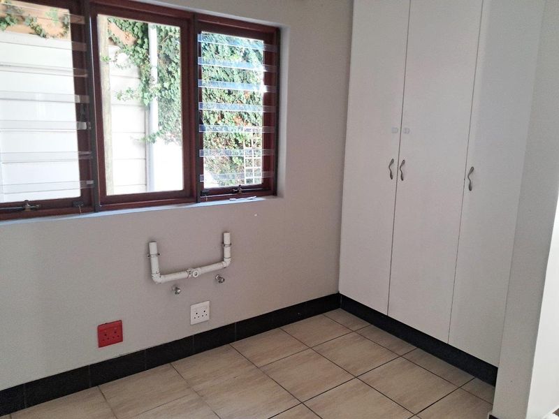 MILL PARK 4 BED 4 BATH HOUSE WITH DOUBLE GARAGE AND POOL FOR RENT - Photo 9