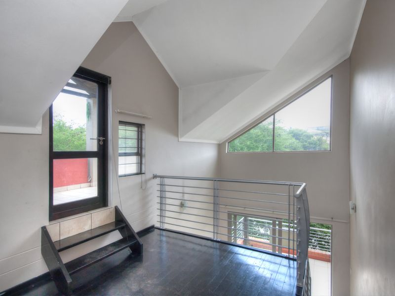 1-Bedroom Apartment with Loft, 2 balconies with views of Sandton Skyline - Investment with Tenant - Photo 2