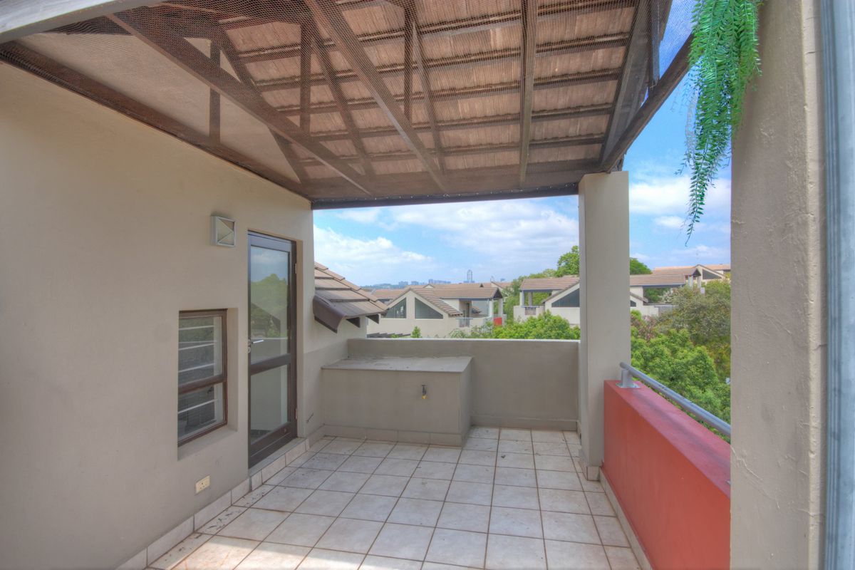 1-Bedroom Apartment with Loft, 2 balconies with views of Sandton Skyline - Investment with Tenant - Photo 4