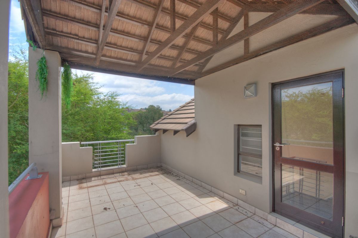 1-Bedroom Apartment with Loft, 2 balconies with views of Sandton Skyline - Investment with Tenant - Photo 5