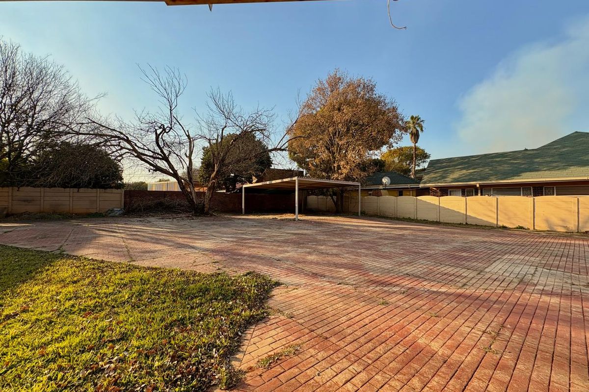 Family Home For Sale - Photo 4