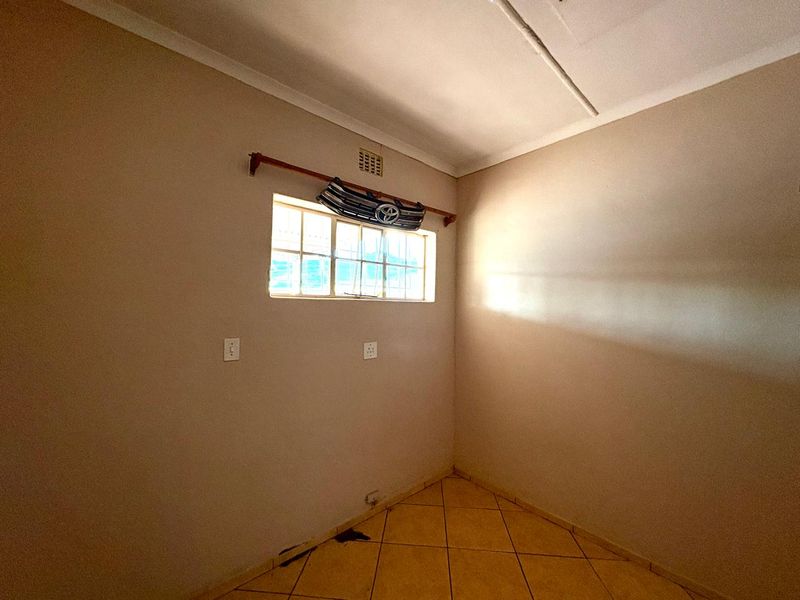 Family Home For Sale - Photo 9