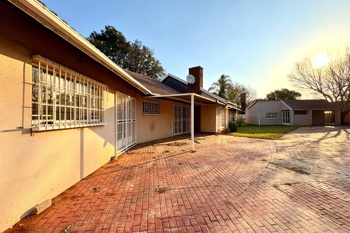 Family Home For Sale - Photo 3