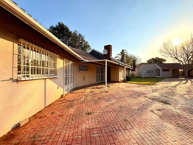 Family Home For Sale - Photo 3