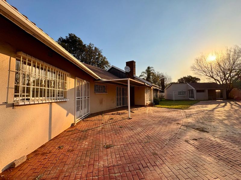 Family Home For Sale - Photo 7