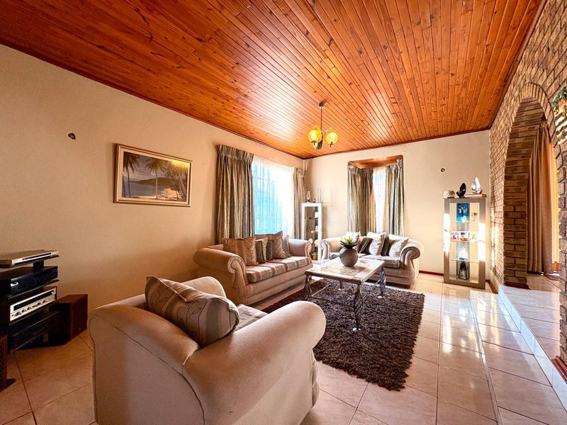 ✨ A Family Haven Awaits ✨ - Photo 8