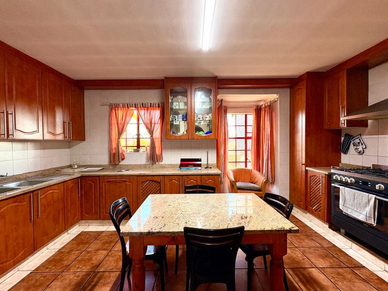 ✨ A Family Haven Awaits ✨ - Photo 7