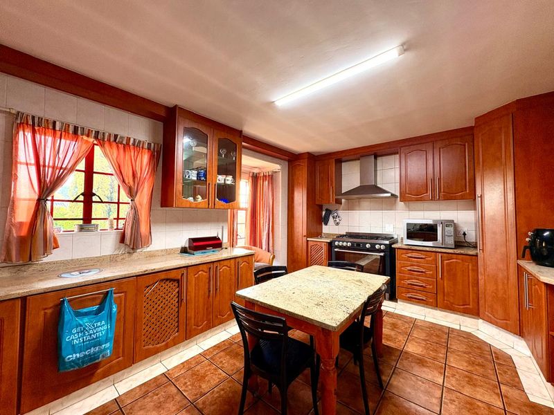 ✨ A Family Haven Awaits ✨ - Photo 6