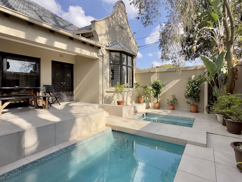 Beautiful Fully Furnished 4-Bedroom Home in Norwood with Staff Quarters–Private Pool & Solar Backup - Photo 1