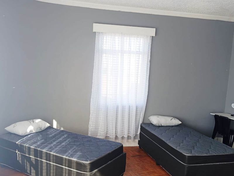 CENTRAL FURNISHED ROOM IN APARTMENT FOR RENT - Photo 2