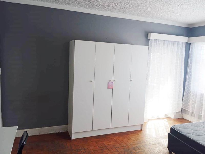 CENTRAL FURNISHED ROOM IN APARTMENT FOR RENT - Photo 3