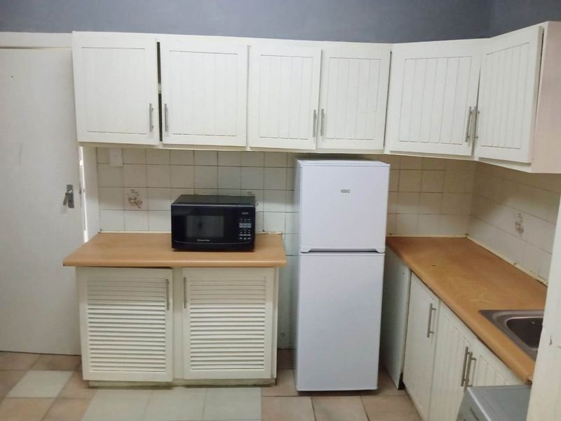 CENTRAL FURNISHED ROOM IN APARTMENT FOR RENT - Photo 5
