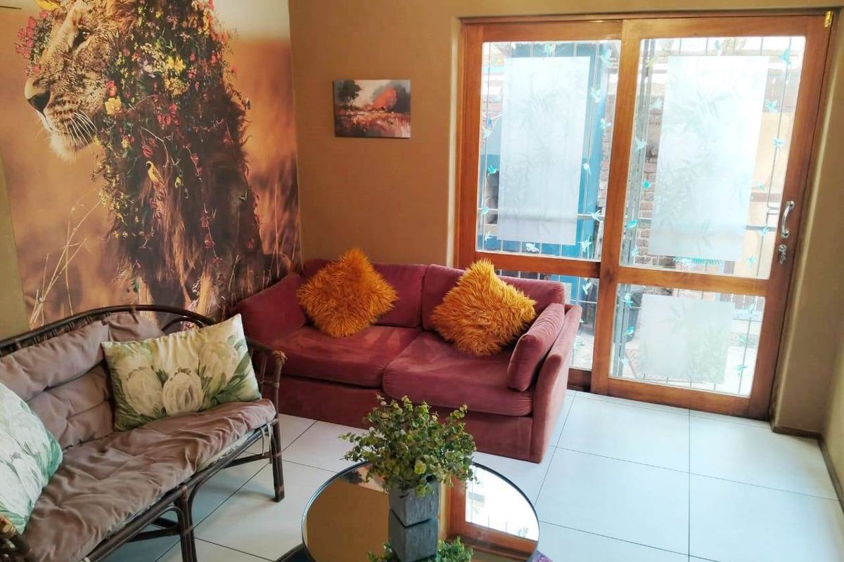 RICHMOND HILL  3 BED 1 BATH HOUSE FOR SALE - Photo 2