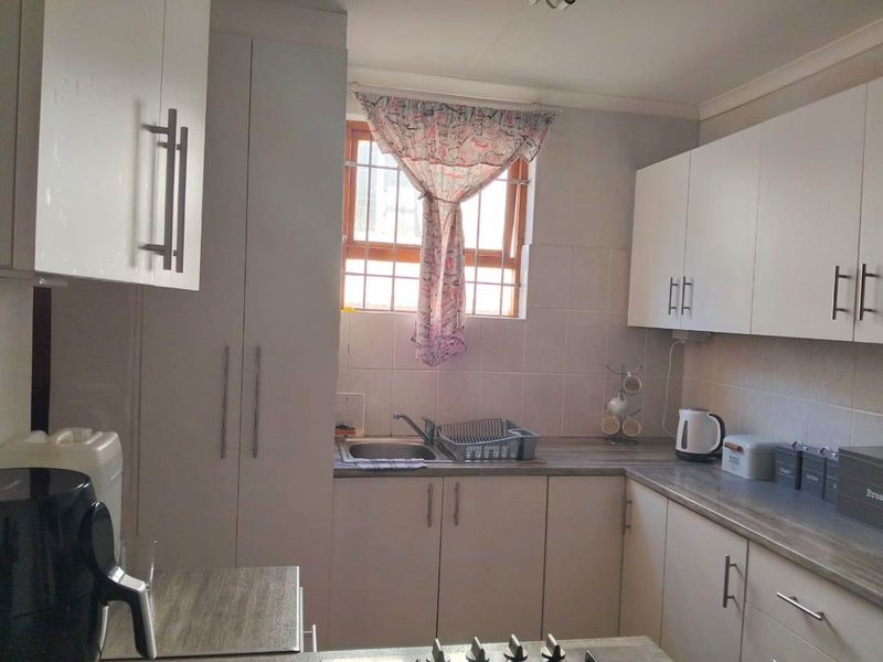 RICHMOND HILL  3 BED 1 BATH HOUSE FOR SALE - Photo 10