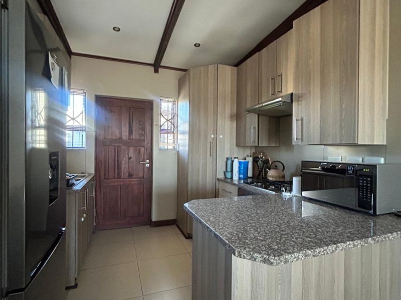 Townhouse For Sale In Witbank - Photo 3