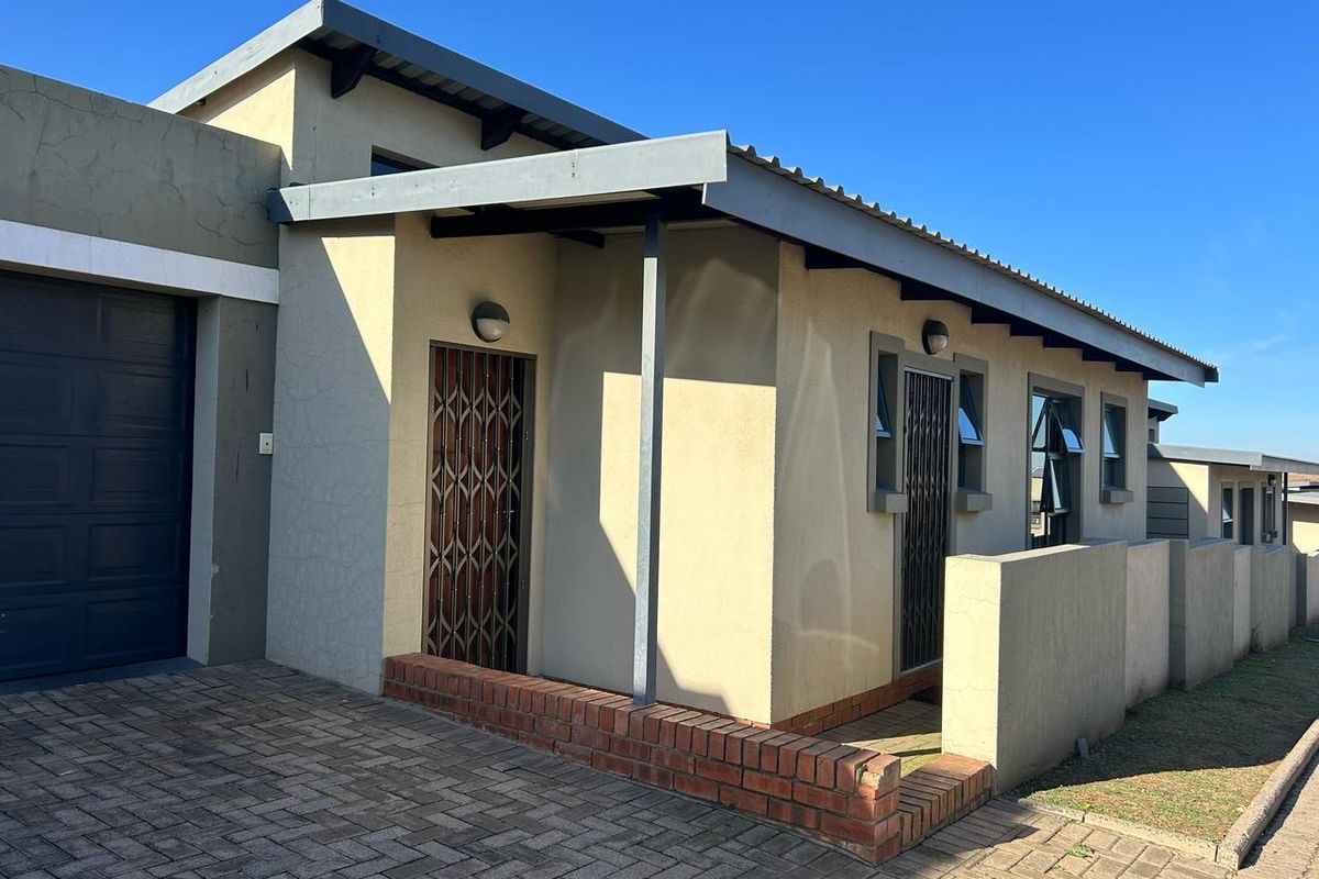 Townhouse For Sale In Witbank - Photo 2