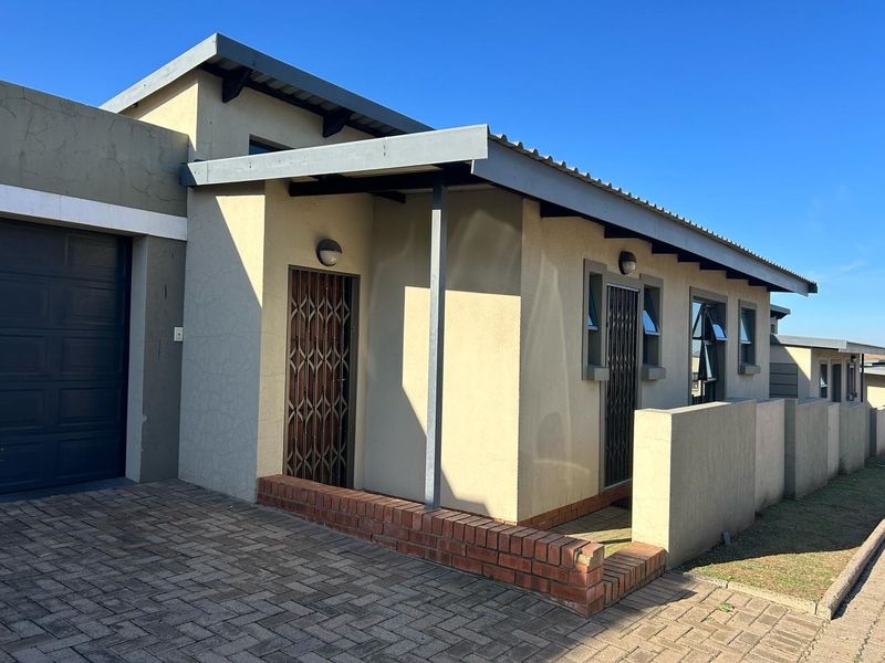 Townhouse For Sale In Witbank - Photo 2