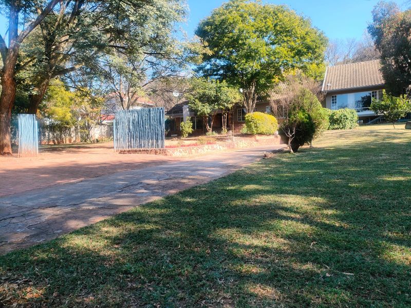 SPACIOUS 4 BEDROOM 3 BATHROOMS FAMILY HOUSE - Photo 9