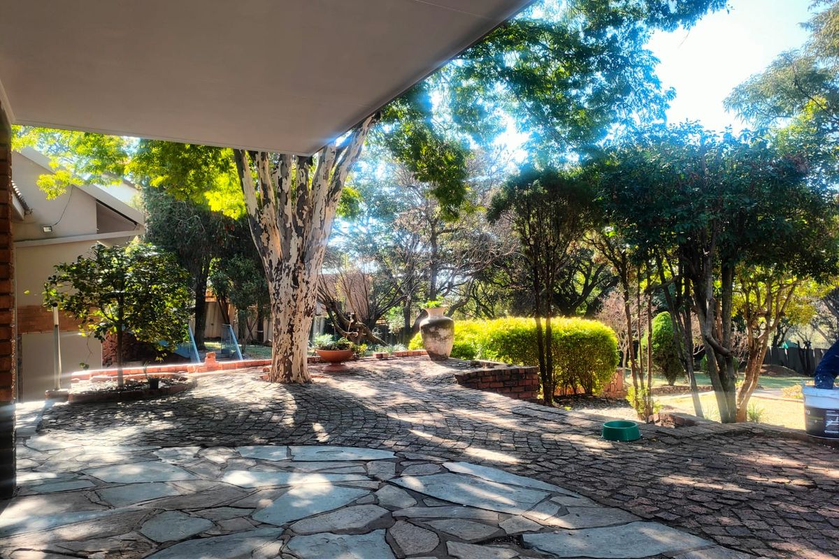 SPACIOUS 4 BEDROOM 3 BATHROOMS FAMILY HOUSE - Photo 4