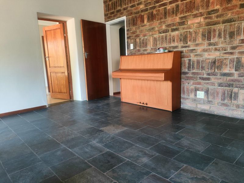 2 BEDROOM 1 BATH - SHARE GADEN WITH ANOTHER UNIT - Photo 9