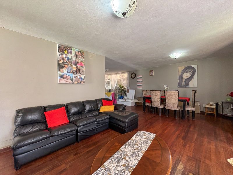 Stunnig Family Home in Brakpan - Photo 7