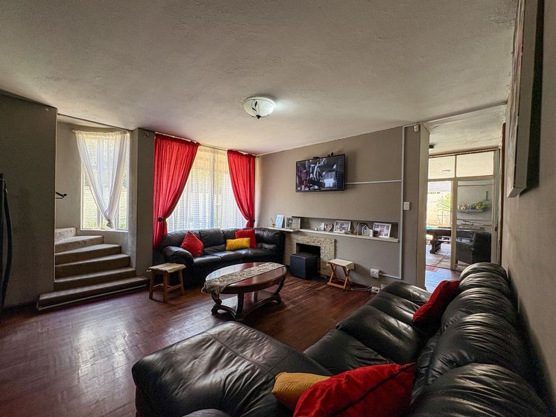 Stunnig Family Home in Brakpan - Photo 6