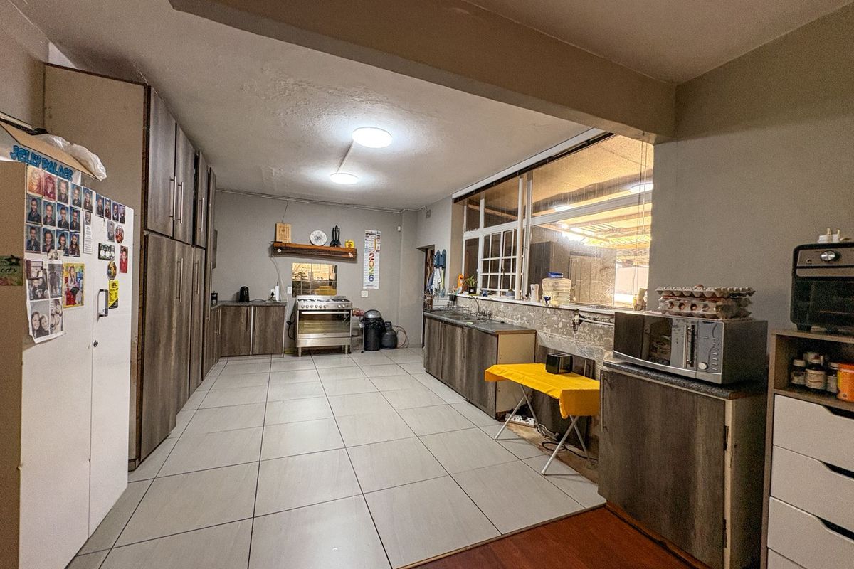 Stunnig Family Home in Brakpan - Photo 5