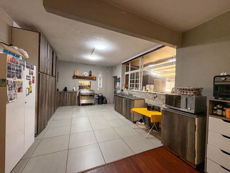 Stunnig Family Home in Brakpan - Photo 5