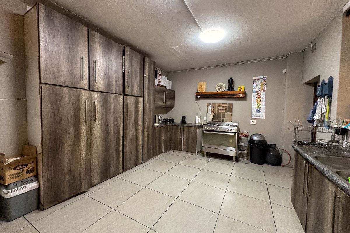 Stunnig Family Home in Brakpan - Photo 4