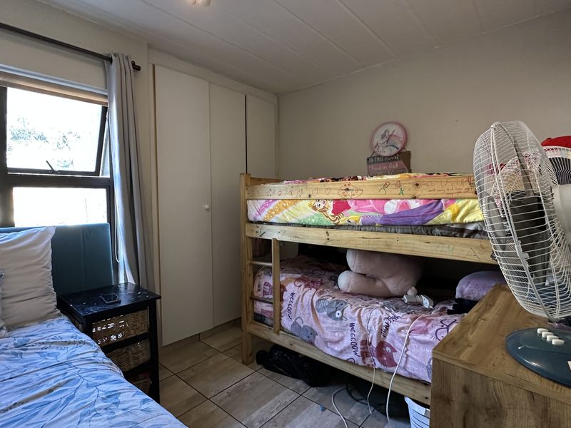 Modern 2 Bedroom Apartment in Secure Estate – Perfect for Families! - Photo 8