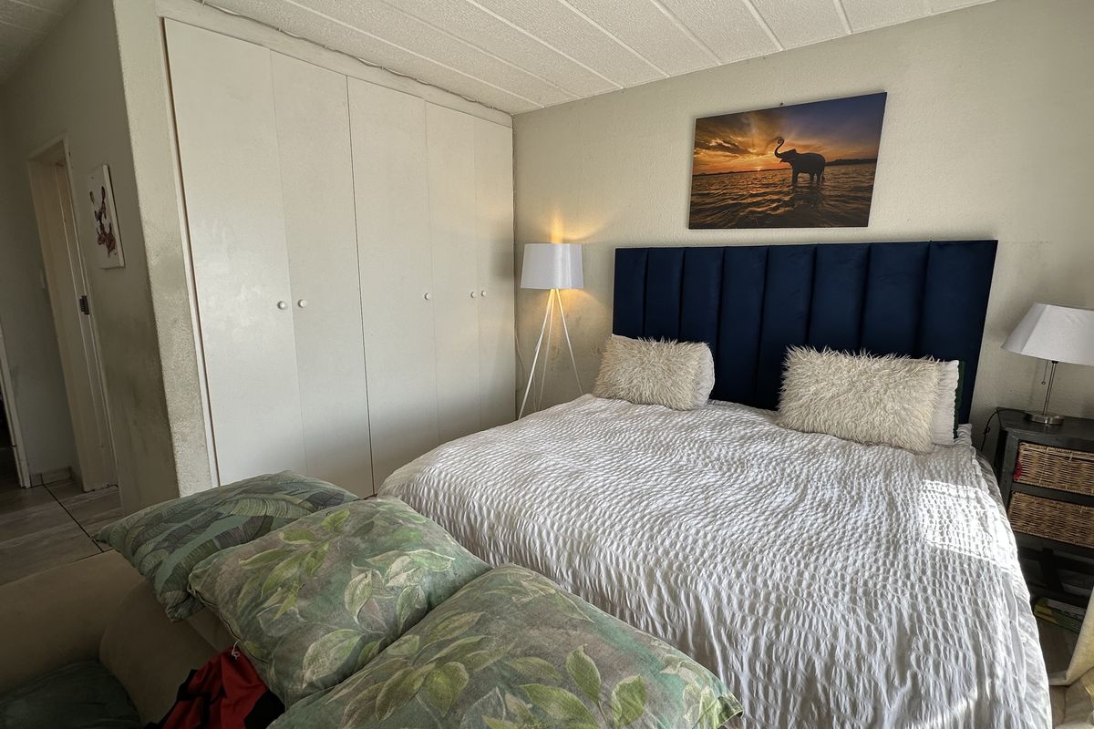 Modern 2 Bedroom Apartment in Secure Estate – Perfect for Families! - Photo 3