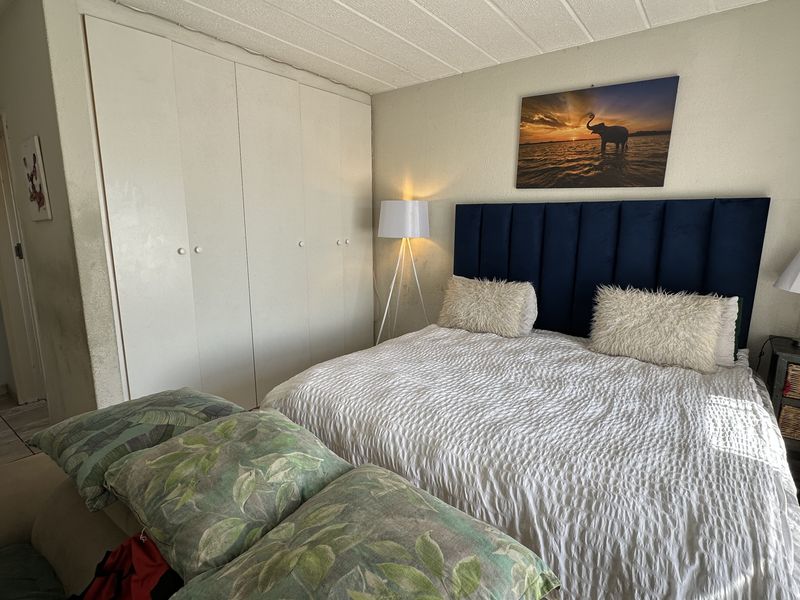 Modern 2 Bedroom Apartment in Secure Estate – Perfect for Families! - Photo 3