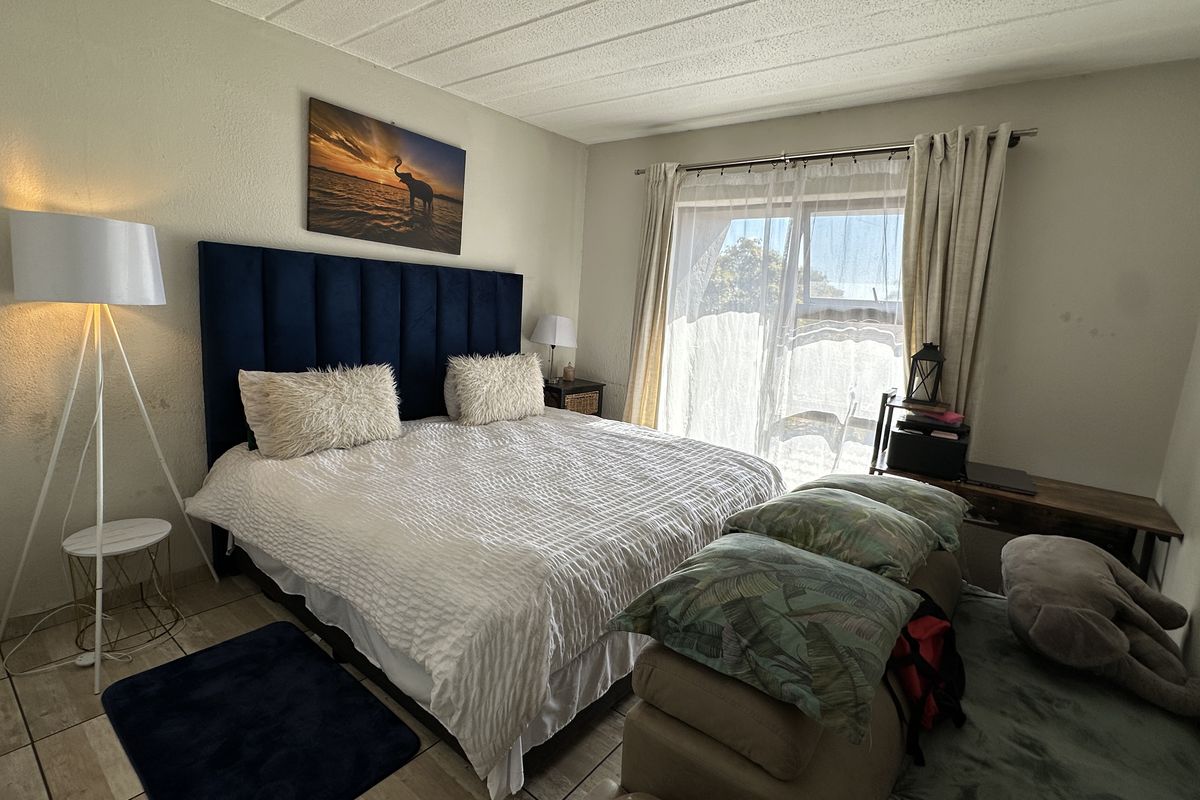 Modern 2 Bedroom Apartment in Secure Estate – Perfect for Families! - Photo 2