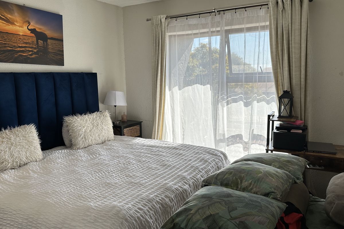 Modern 2 Bedroom Apartment in Secure Estate – Perfect for Families! - Photo 4