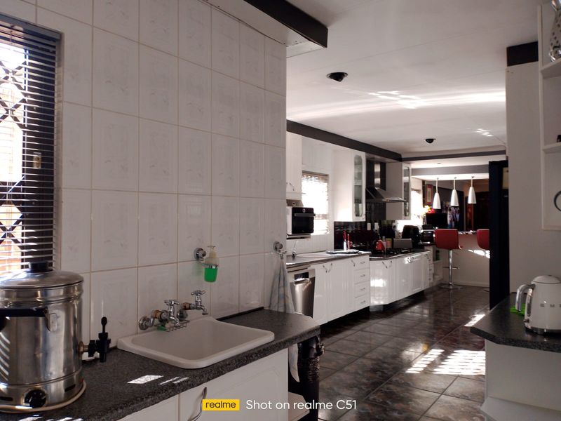 4 Bedroom house for sale in Dalpark ext 1 - Photo 3