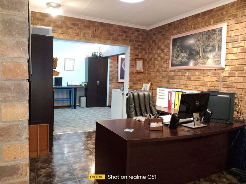 4 Bedroom house for sale in Dalpark ext 1 - Photo 7