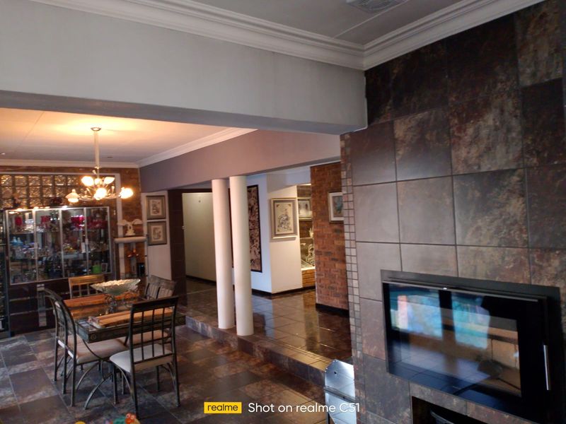 4 Bedroom house for sale in Dalpark ext 1 - Photo 5