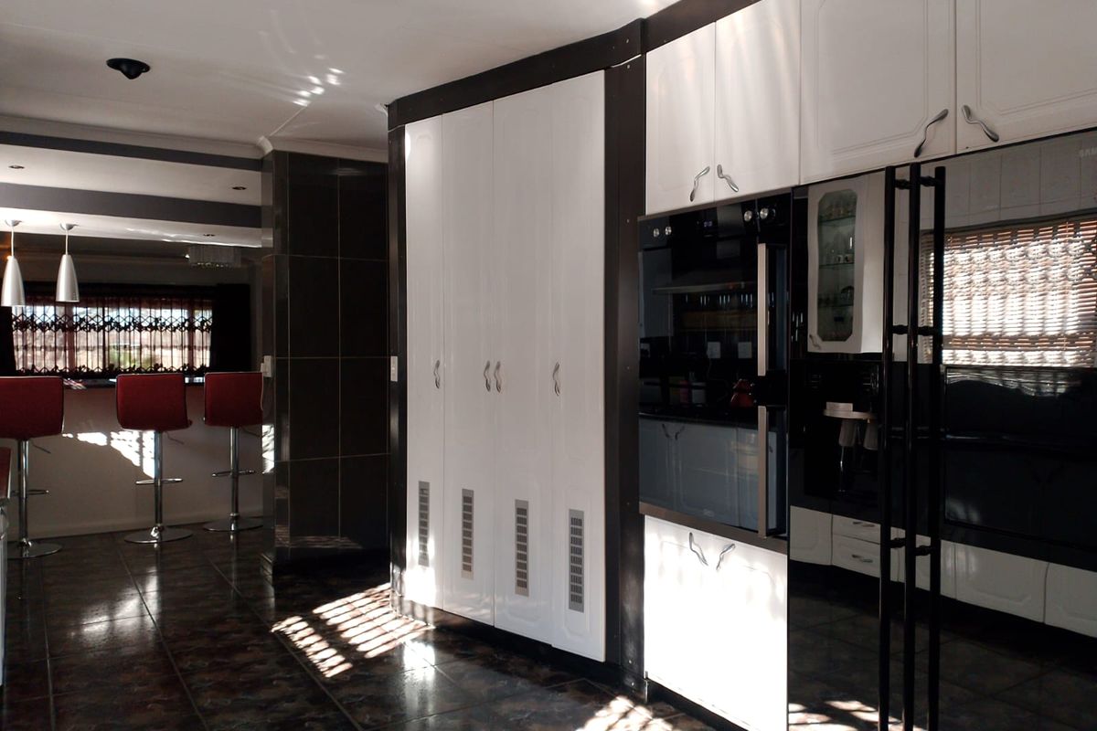 4 Bedroom house for sale in Dalpark ext 1 - Photo 2