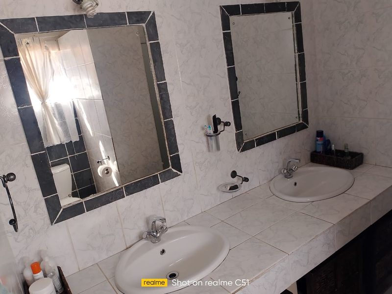 3 Bedroom plot with flatlets  For Sale in Sundra - Photo 8