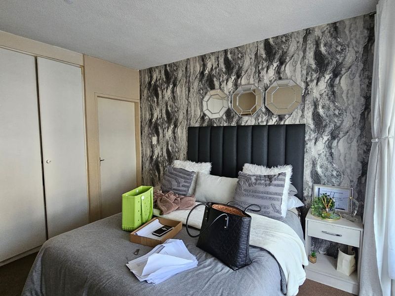 Spacious 3-Bed, 2-Bath Ground Floor Apartment with Garden in Secure Primrose Complex – Close to Town - Photo 5