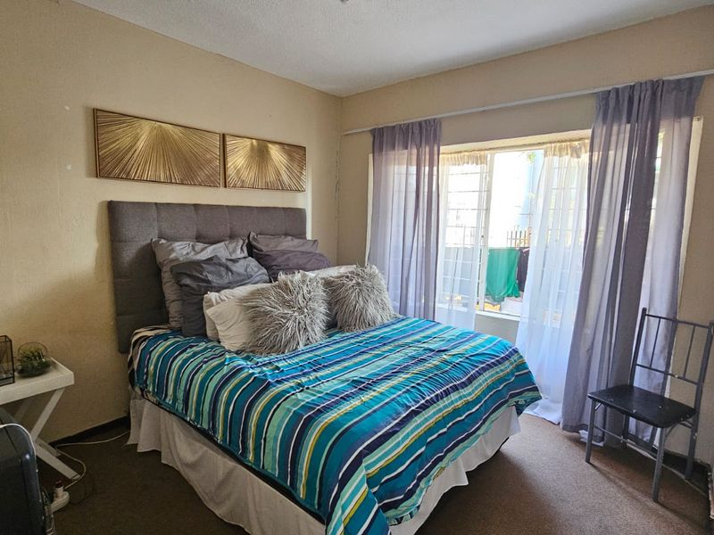 Spacious 3-Bed, 2-Bath Ground Floor Apartment with Garden in Secure Primrose Complex – Close to Town - Photo 9