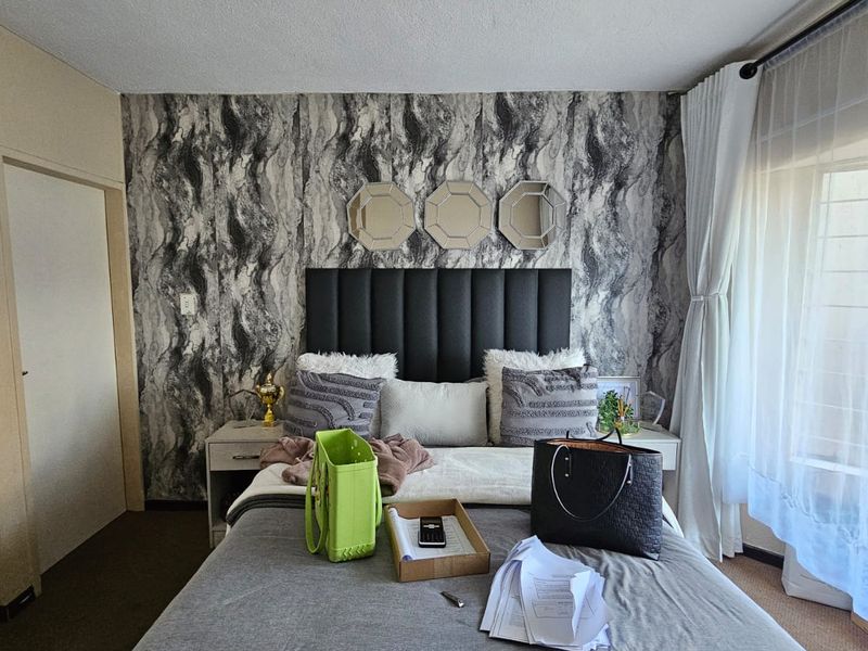 Spacious 3-Bed, 2-Bath Ground Floor Apartment with Garden in Secure Primrose Complex – Close to Town - Photo 6