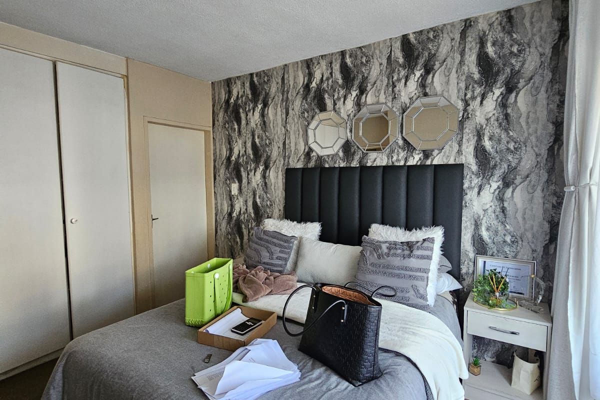 Spacious 3-Bed, 2-Bath Ground Floor Apartment with Garden in Secure Primrose Complex – Close to Town - Photo 5