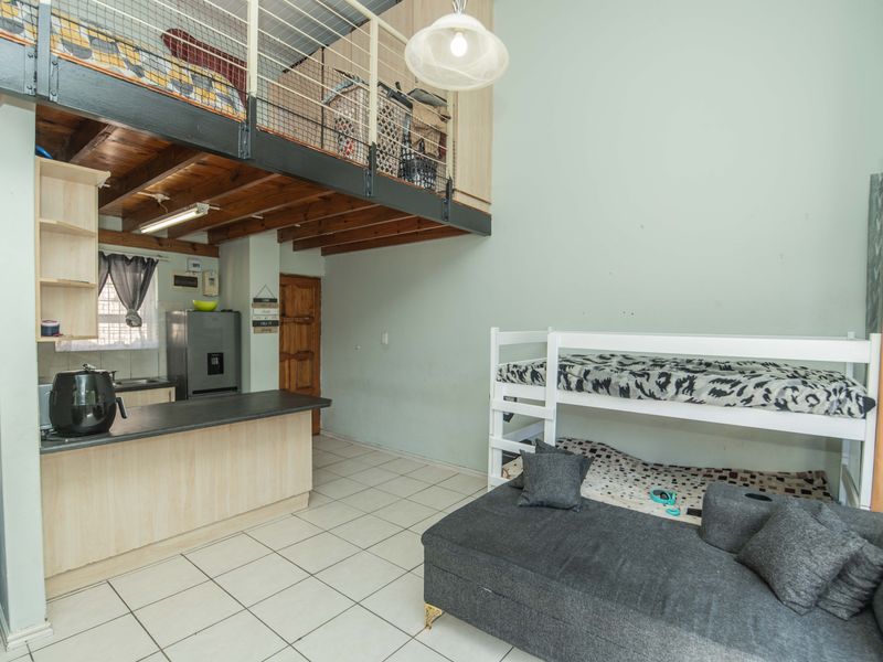 Charming Loft-Style Apartment in Secure Pinnacle 7 - Photo 8