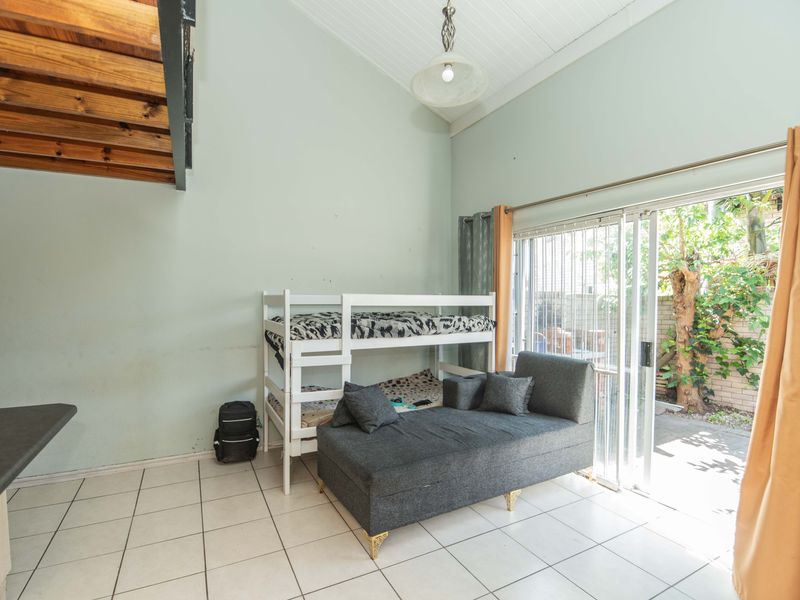 Charming Loft-Style Apartment in Secure Pinnacle 7 - Photo 7