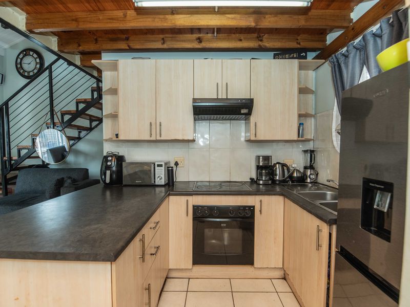 Charming Loft-Style Apartment in Secure Pinnacle 7 - Photo 4