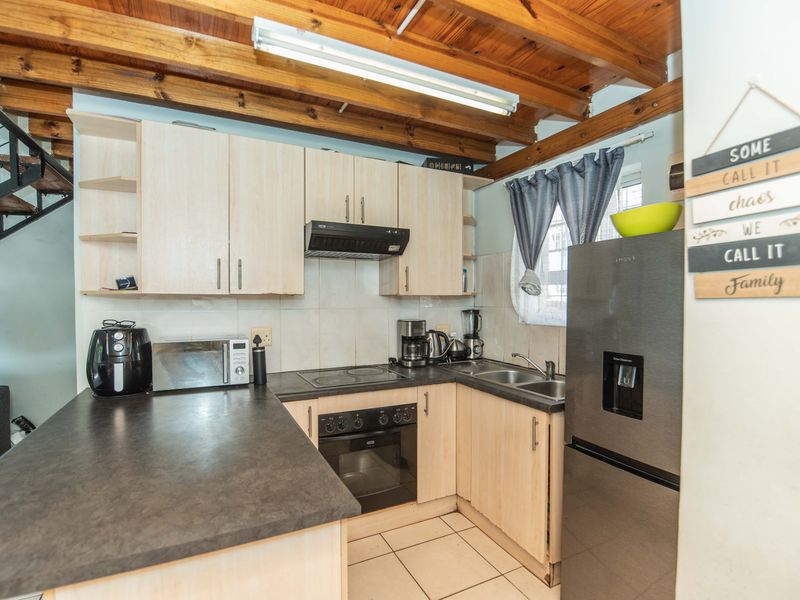 Charming Loft-Style Apartment in Secure Pinnacle 7 - Photo 3